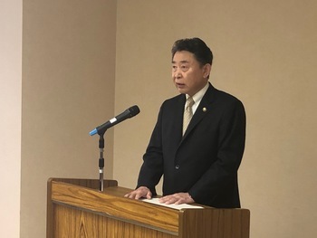 訓示を述べる市長