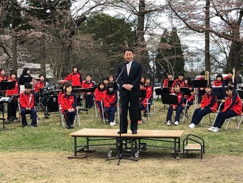 来賓挨拶をする市長