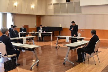 挨拶をする市長