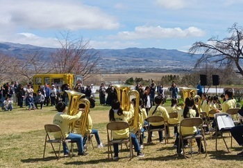 オープニングを飾った上磯小学校吹奏楽部