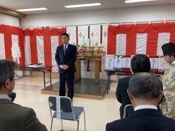あいさつをする池田市長