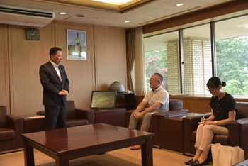 謝辞を述べる池田市長