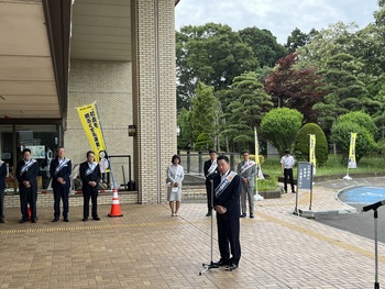 挨拶を述べる池田市長