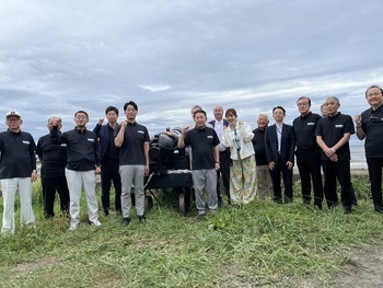 ボランティアアンバサダーの菊地亜美さんと来賓の皆様
