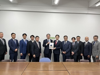 財務省　菅野主計官に対して要望書提出