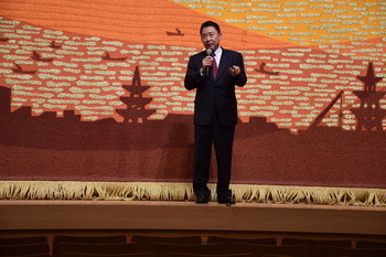 挨拶を述べる池田市長