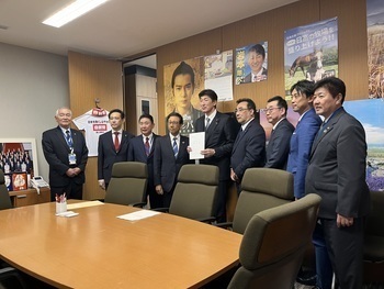 自由民主党　岩本剛人参議院議員