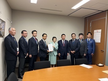 自由民主党　高橋はるみ参議院議員