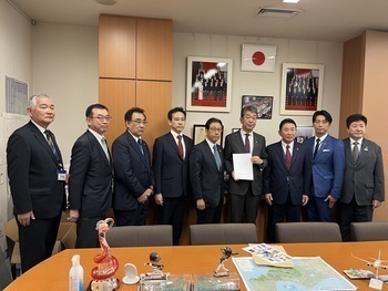 自由民主党　中村裕之衆議院議員