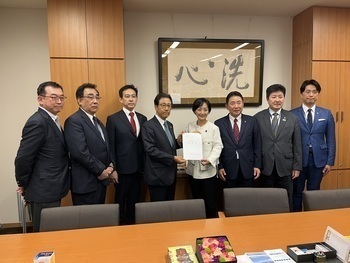 立憲民主党　おおつき紅葉衆議院議員