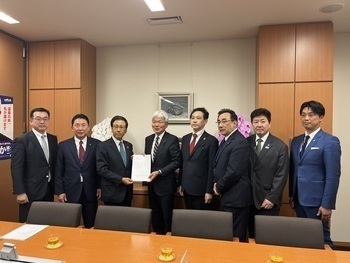 立憲民主党　逢坂誠二衆議院議員