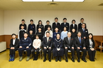こども議員との集合写真