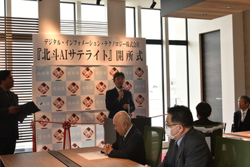 代表挨拶を行う市川代表取締役社長
