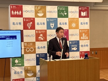 質疑に答える池田市長