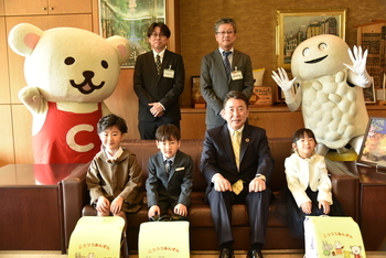新1年生たちと記念撮影
