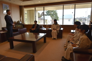 謝辞を述べる池田市長