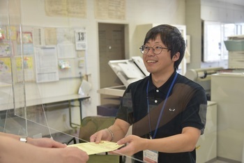 先輩職員長谷川太洋さんの画像です。