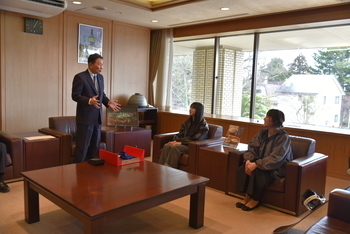 労いの言葉を述べる池田市長