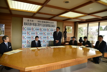 挨拶を述べる諏訪代表取締役社長
