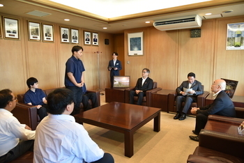 決意表明を述べる選手