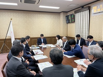 東財務大臣政務官との面談の様子