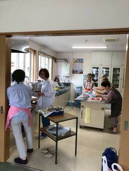 昼食会