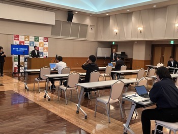 記者会見の様子