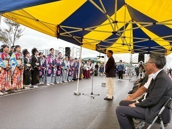 開会式で歓迎のことばを述べる池田市長