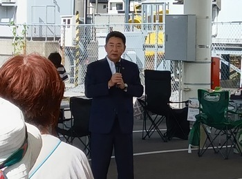 挨拶の述べる池田市長
