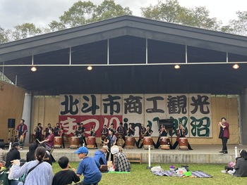 力強い演奏をした北斗浜分太鼓