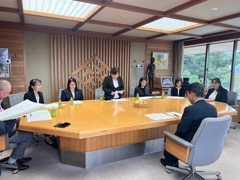 代表挨拶を行う小池園長