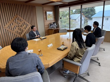 会話を楽しむ池田市長