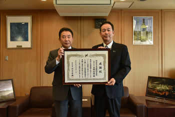 西田函館支社市場統括部長との記念撮影