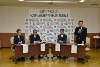 挨拶を述べる池田市長