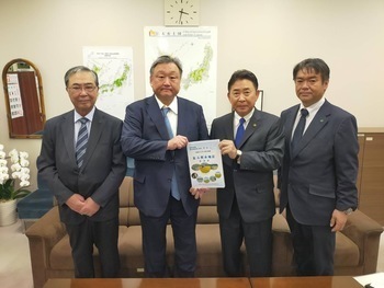 松本平農村振興局への要望書手交写真