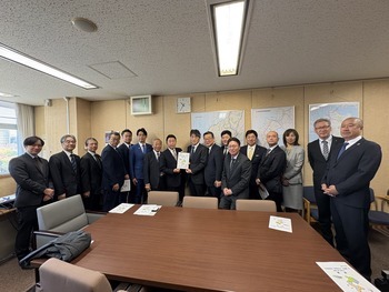 要望書手交写真