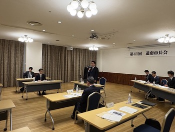 開催地挨拶を行う金澤俊苫小牧市長