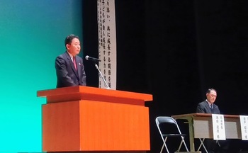 祝辞を述べる池田市長２