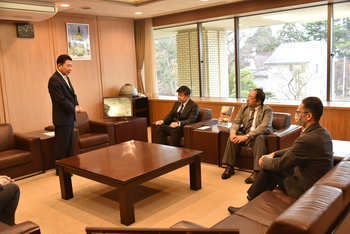 謝辞を述べる池田市長