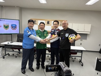 佐藤振興局長、大泉函館市長、杉原七飯町長との記念撮影2