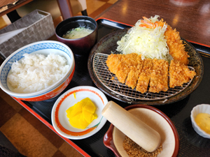かつきち　ロースかつ定食写真