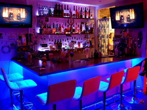 カラオケbarまーる