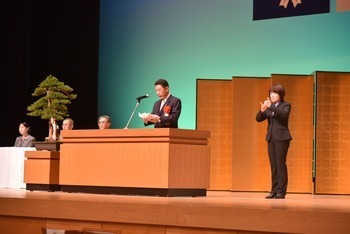 祝辞を述べる池田市長