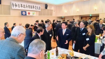 参加者に挨拶をする池田市長