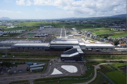 新函館北斗駅を北側から望む（平成28年8月18日撮影）
