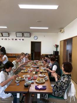 昼食会