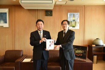 坂井代表取締役との記念撮影