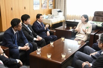 向山衆議院議員との意見交換の様子