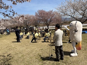 挨拶を述べる池田市長
