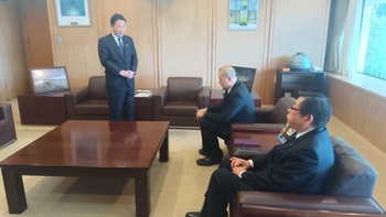 謝辞を述べる池田市長